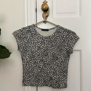 BRANDY MELVILLE LEOPARD TEE
